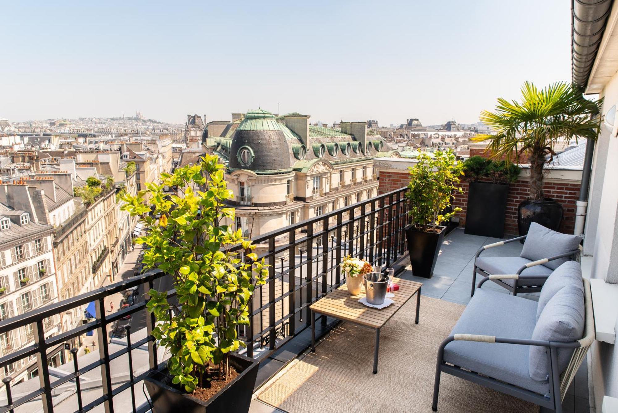 Hotel Pont Royal Párizs Kültér fotó A balcony in Paris