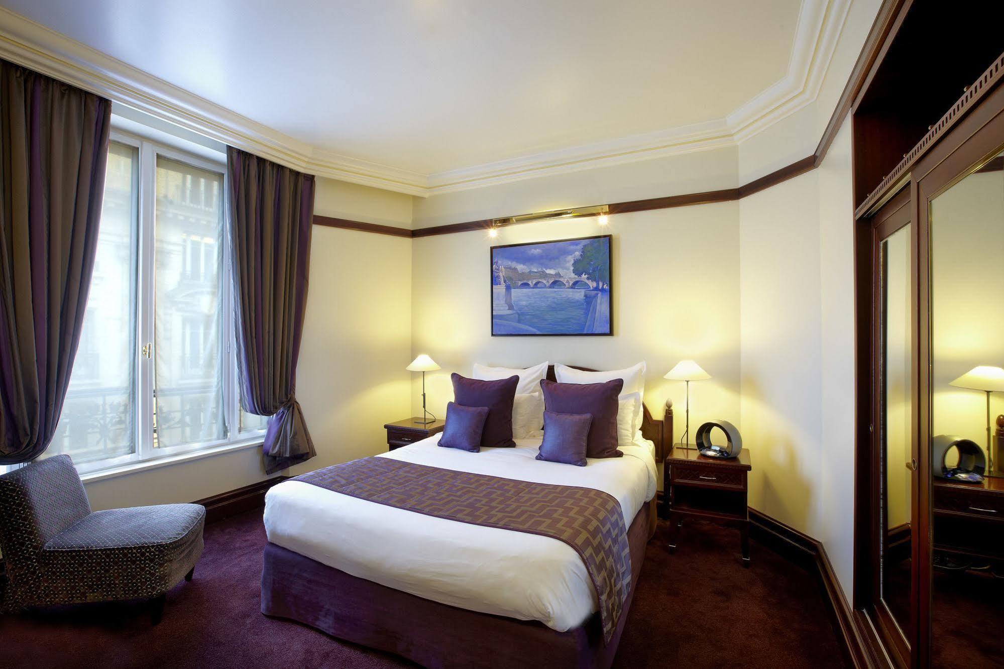 Hotel Pont Royal Párizs Kültér fotó A room at the hotel